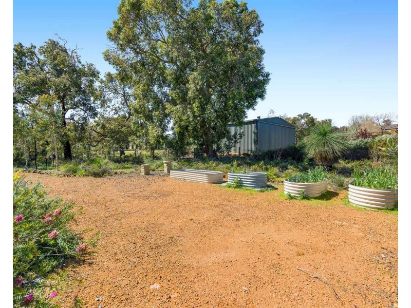 10 Ryniker Road, Bedfordale WA 6112