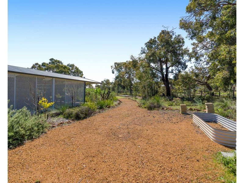 10 Ryniker Road, Bedfordale WA 6112