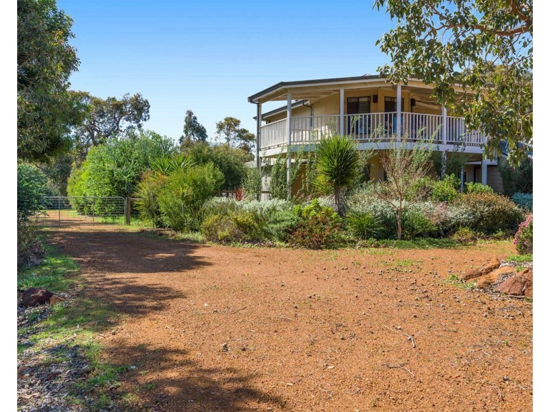 10 Ryniker Road, Bedfordale WA 6112