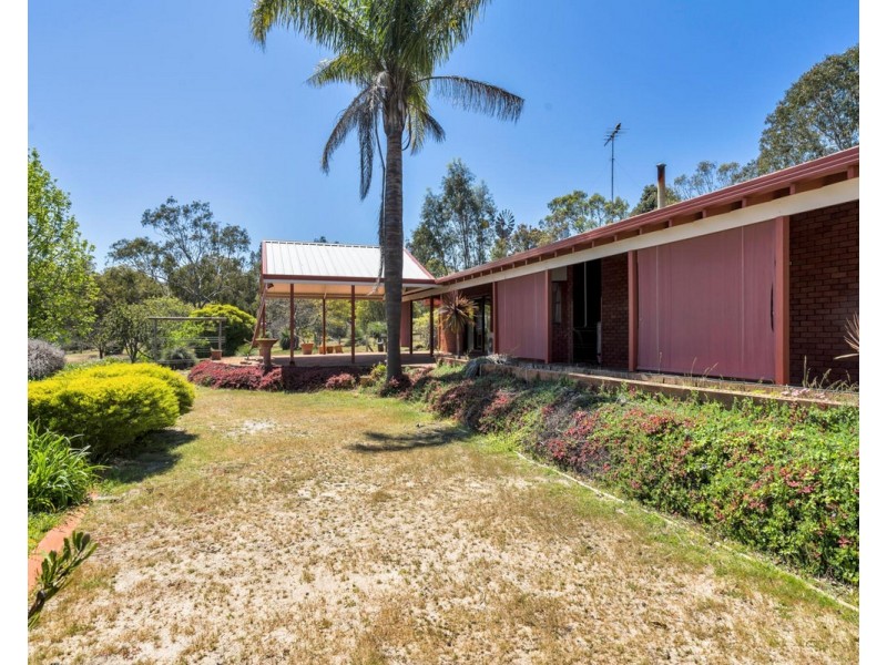 158 Springfield Road, Bedfordale WA 6112