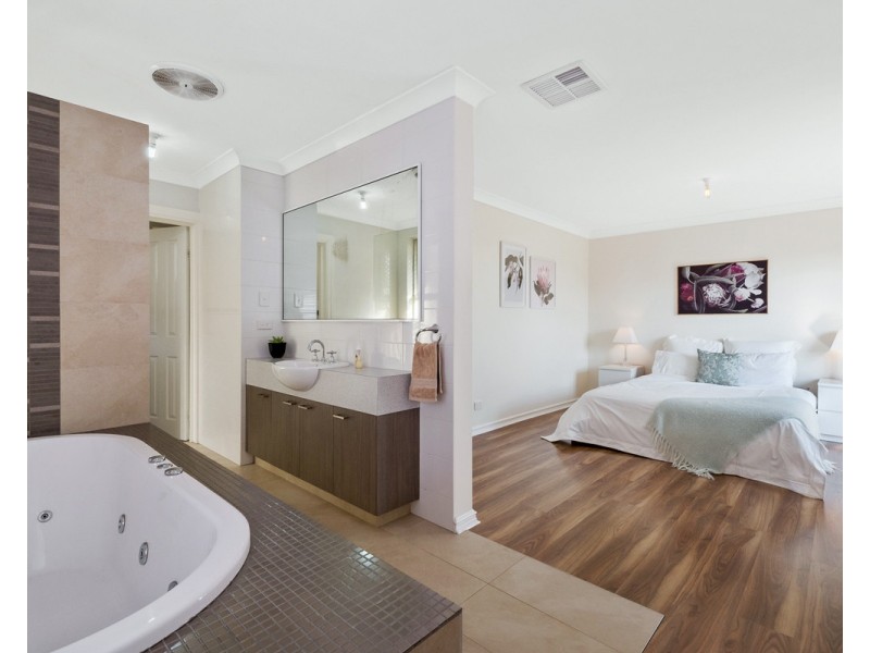 18 Angorra Road, Mount Nasura WA 6112