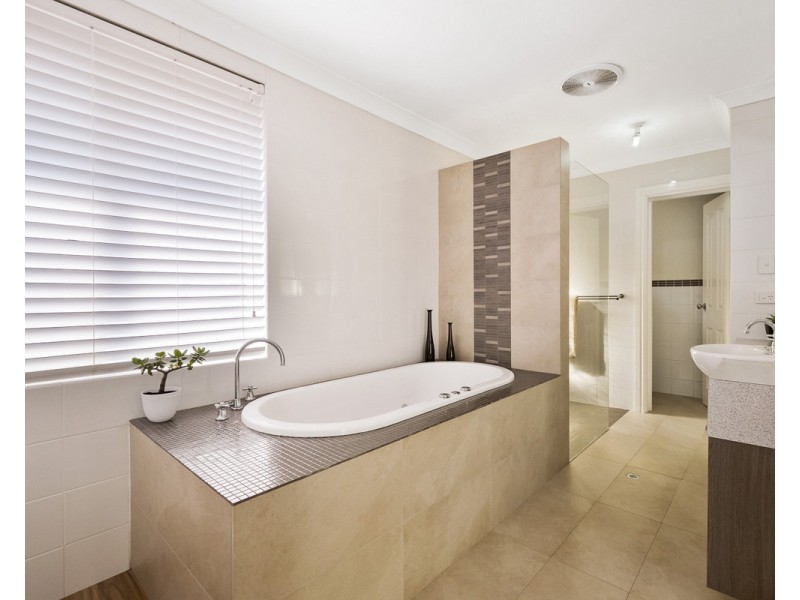 18 Angorra Road, Mount Nasura WA 6112