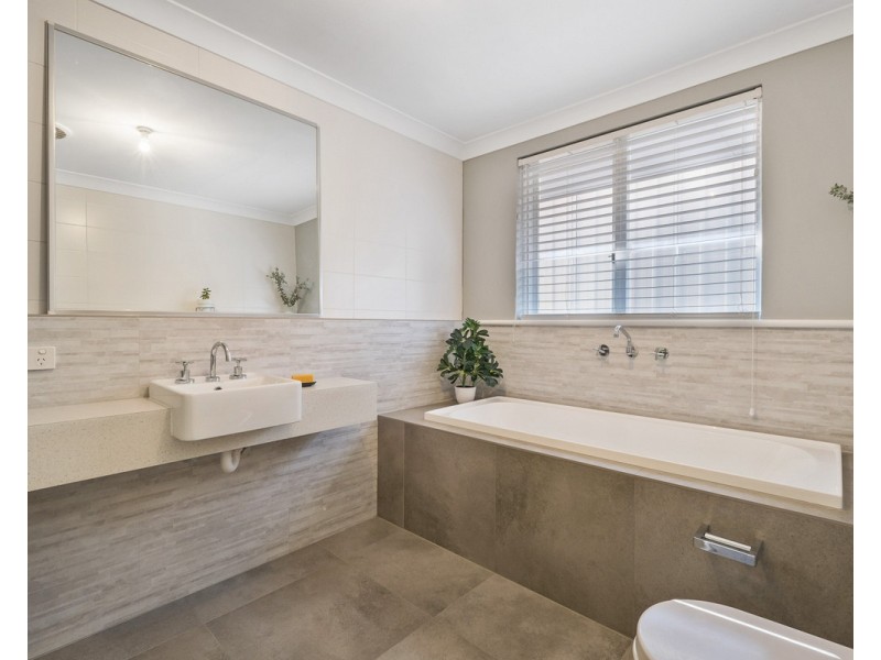 18 Angorra Road, Mount Nasura WA 6112