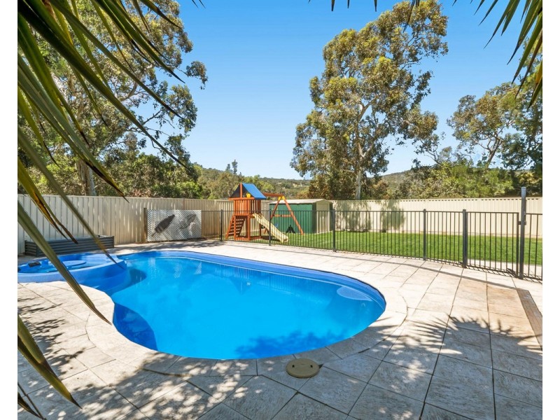 11 Angorra Road, Mount Nasura WA 6112