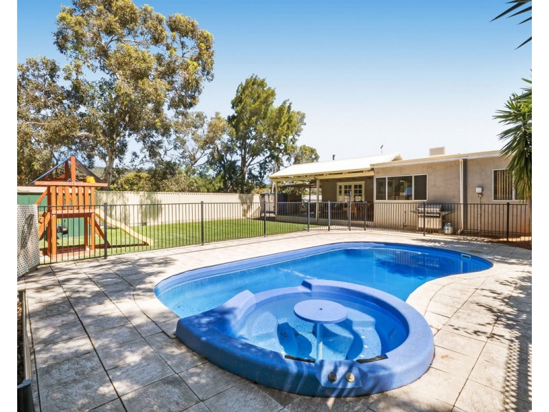 11 Angorra Road, Mount Nasura WA 6112