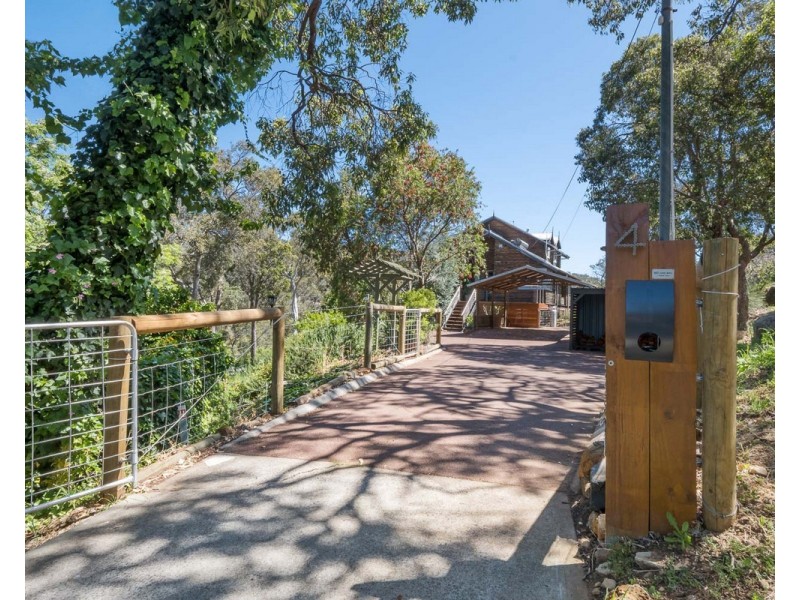 4 Old Coach Place, Roleystone WA 6111