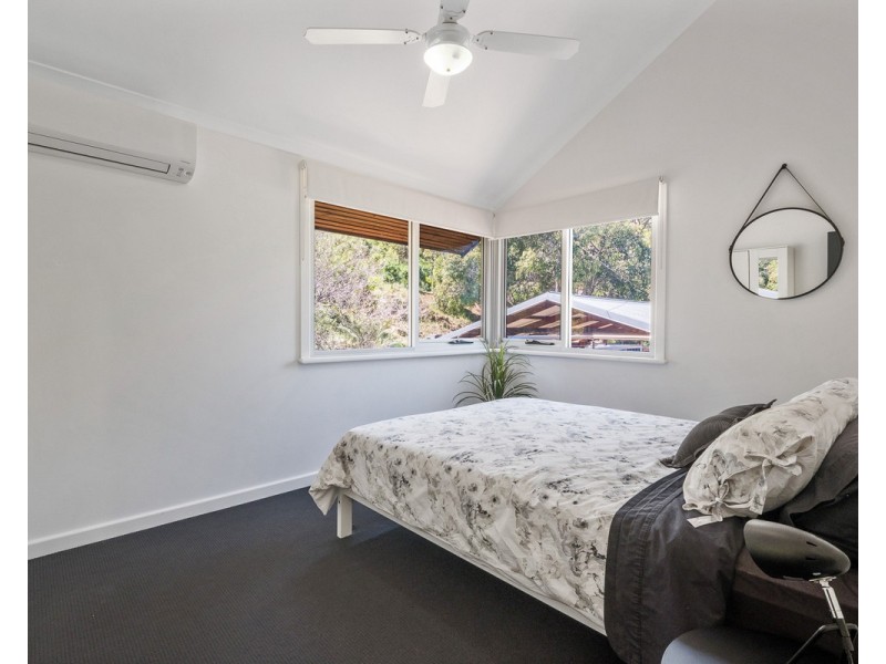 4 Old Coach Place, Roleystone WA 6111