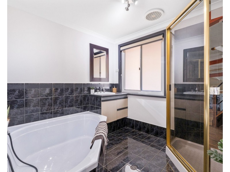 4 Old Coach Place, Roleystone WA 6111