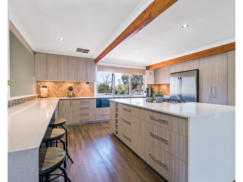 4 Old Coach Place, Roleystone WA 6111