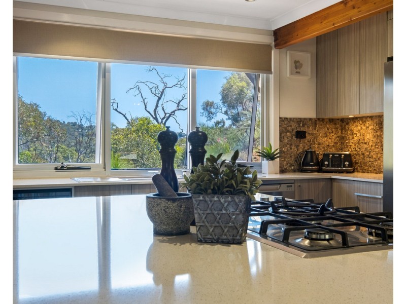 4 Old Coach Place, Roleystone WA 6111