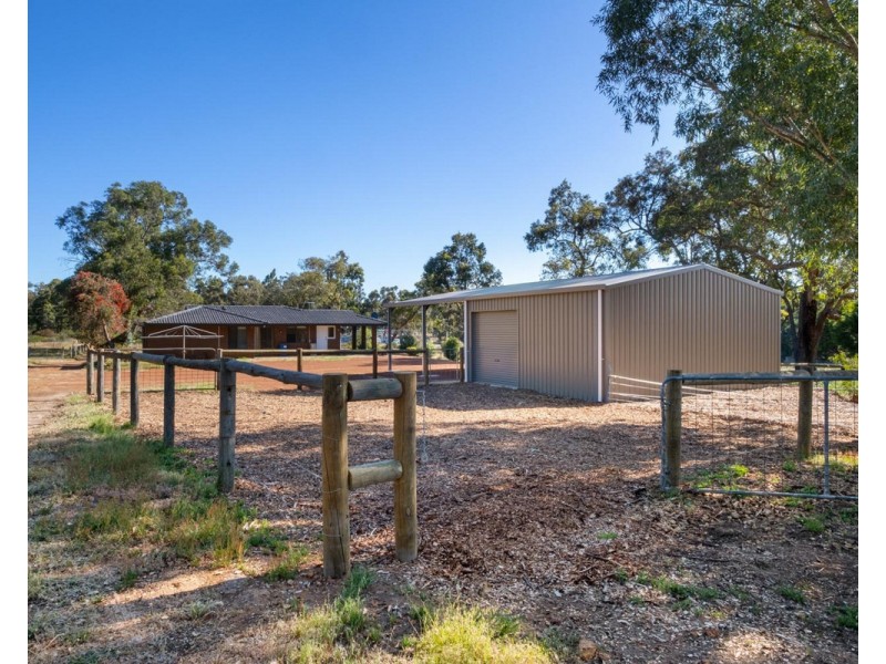 688 Albany Highway, Bedfordale WA 6112
