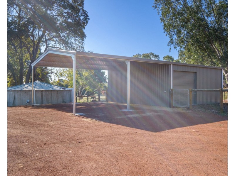 688 Albany Highway, Bedfordale WA 6112