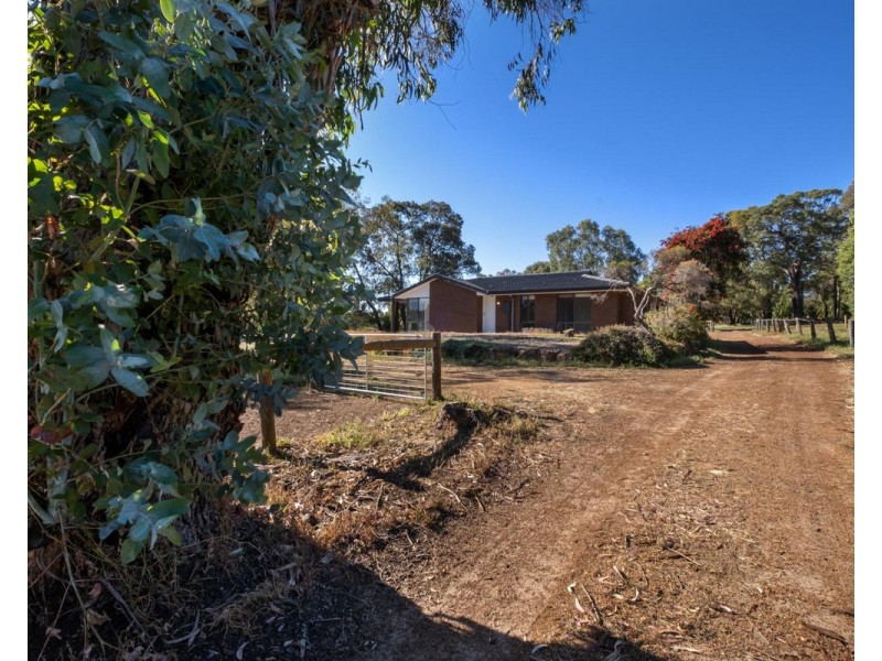 688 Albany Highway, Bedfordale WA 6112