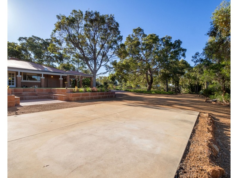 6 Grono Road, Bedfordale WA 6112