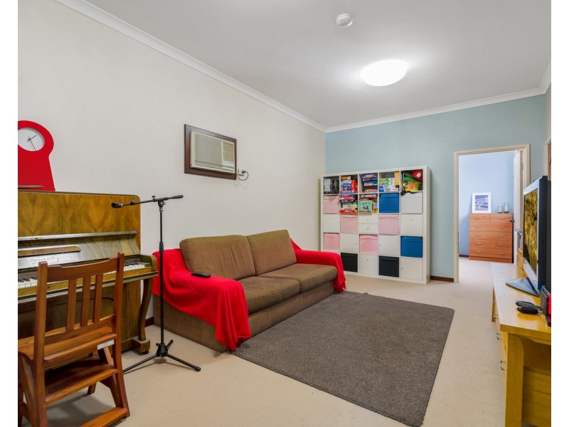 11 Dale Street, Mount Nasura WA 6112