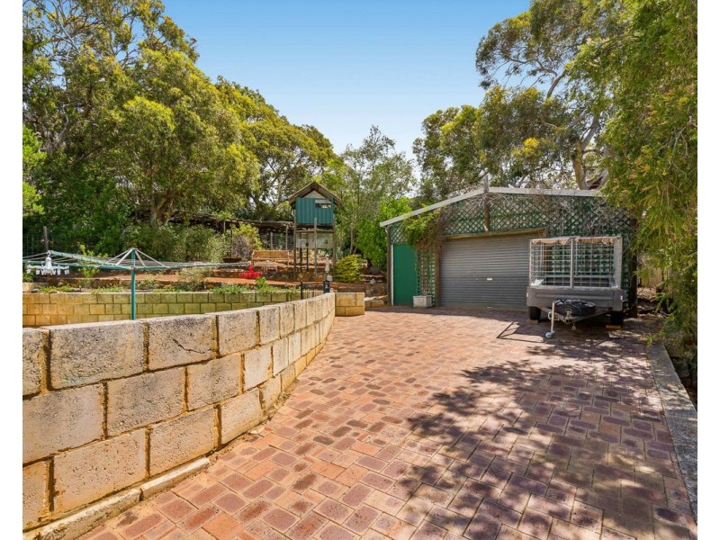 11 Dale Street, Mount Nasura WA 6112