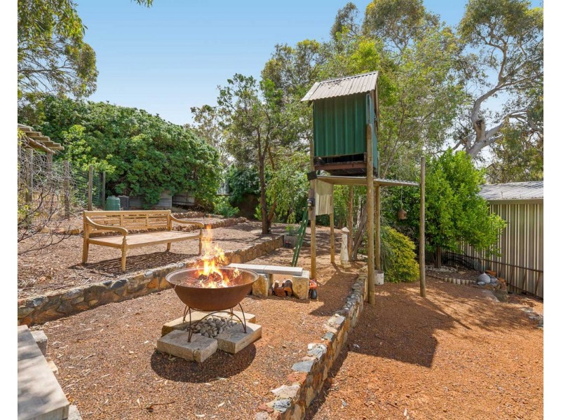 11 Dale Street, Mount Nasura WA 6112