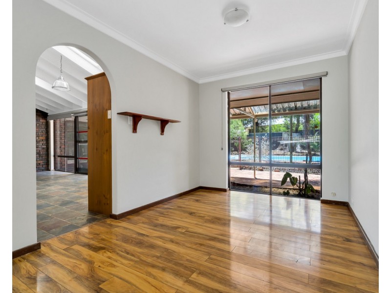 7 Sefton Road, Roleystone WA 6111