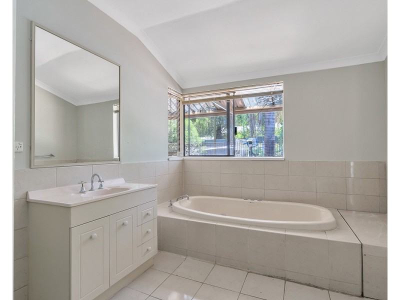 7 Sefton Road, Roleystone WA 6111