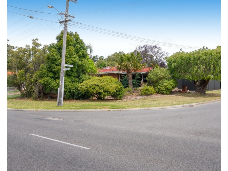 8 Foster Road, Kelmscott WA 6111