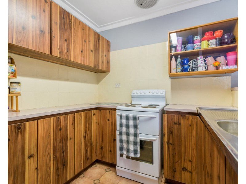 8 Foster Road, Kelmscott WA 6111