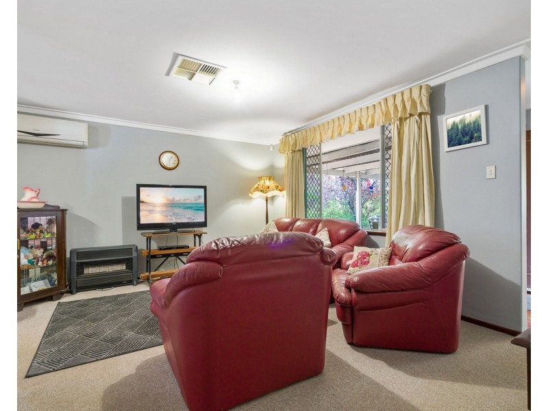 8 Foster Road, Kelmscott WA 6111