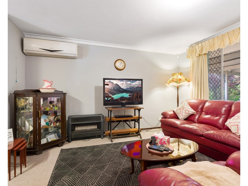 8 Foster Road, Kelmscott WA 6111