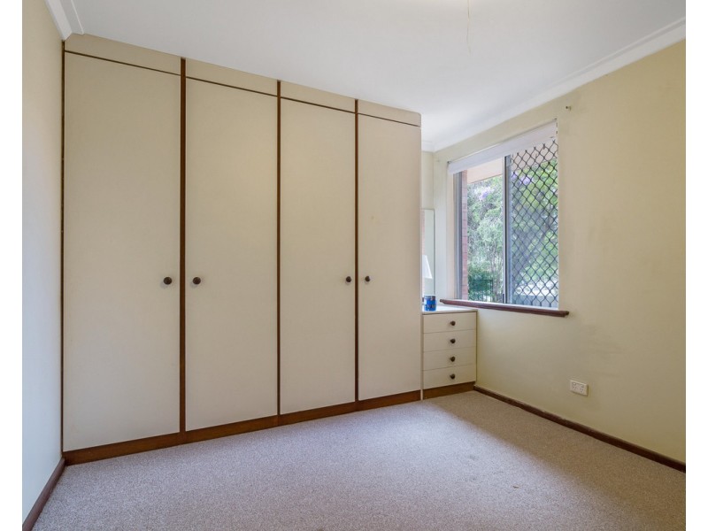 8 Foster Road, Kelmscott WA 6111