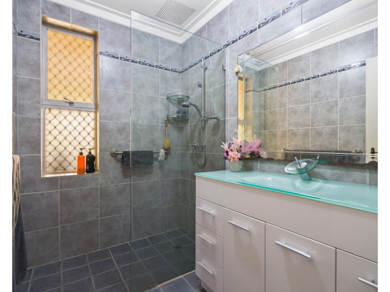 8 Foster Road, Kelmscott WA 6111