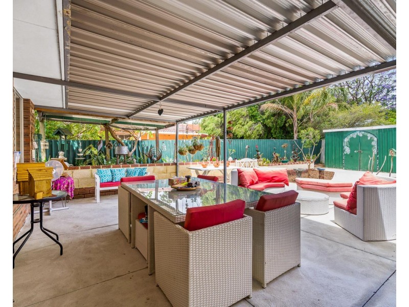 8 Foster Road, Kelmscott WA 6111