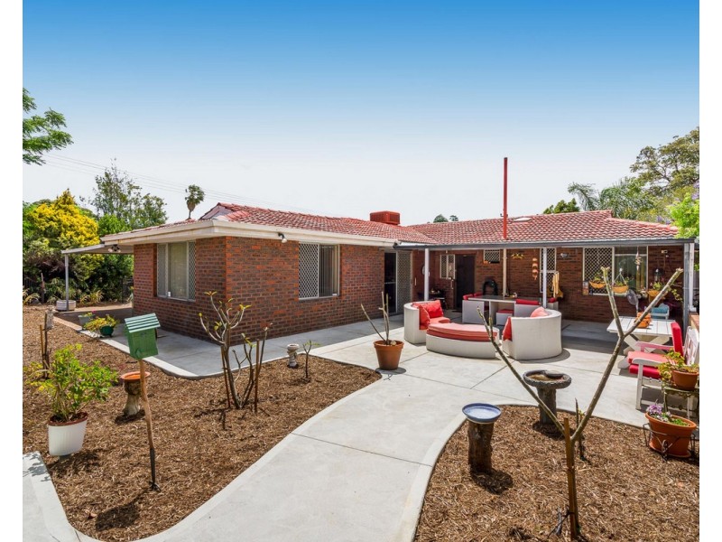 8 Foster Road, Kelmscott WA 6111