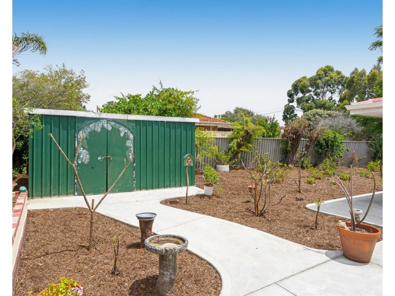 8 Foster Road, Kelmscott WA 6111