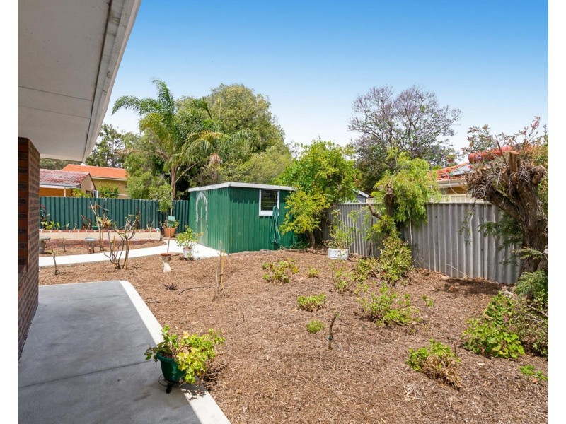 8 Foster Road, Kelmscott WA 6111