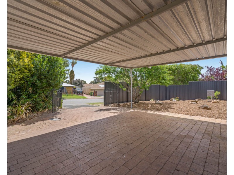 8 Foster Road, Kelmscott WA 6111