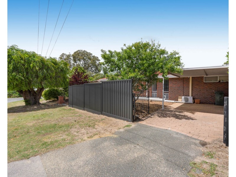 8 Foster Road, Kelmscott WA 6111