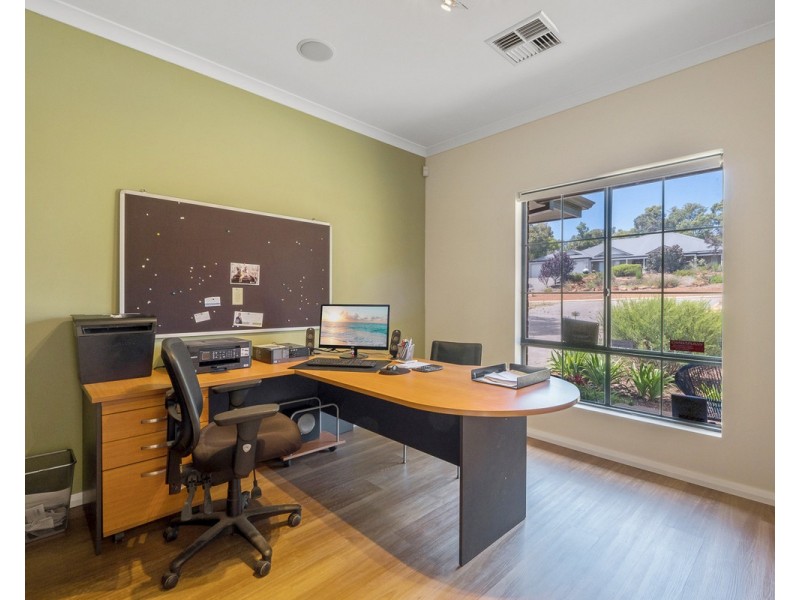 24 Blissett Drive, Bedfordale WA 6112