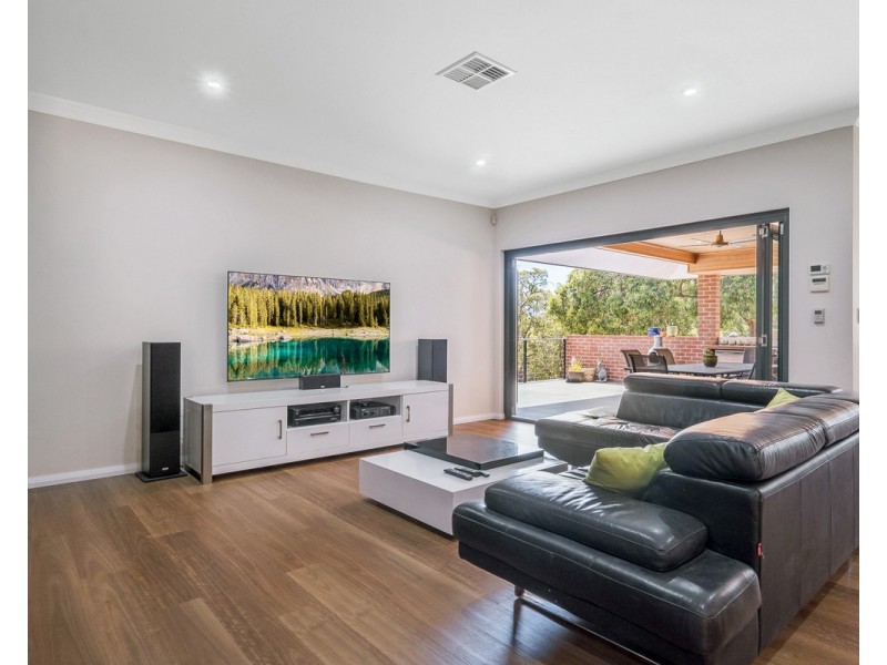 24 Blissett Drive, Bedfordale WA 6112