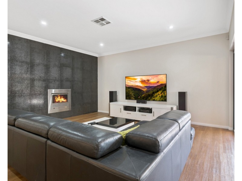 24 Blissett Drive, Bedfordale WA 6112