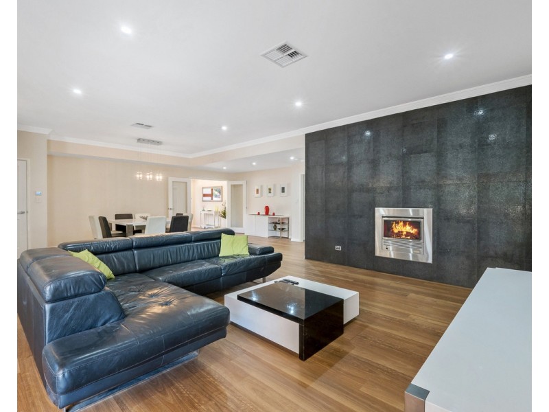 24 Blissett Drive, Bedfordale WA 6112