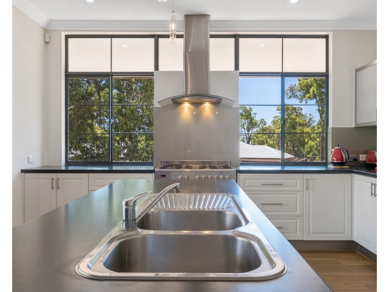 24 Blissett Drive, Bedfordale WA 6112