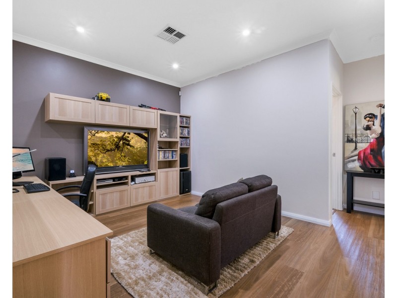 24 Blissett Drive, Bedfordale WA 6112