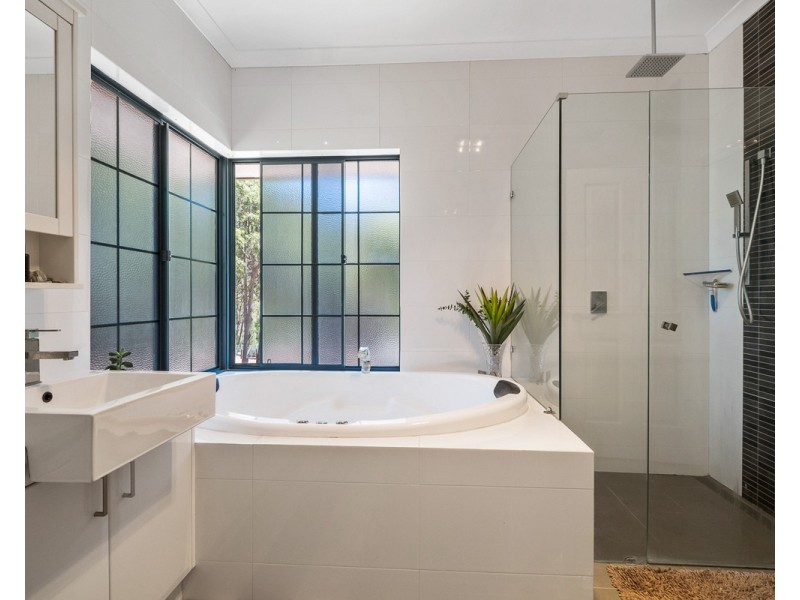 24 Blissett Drive, Bedfordale WA 6112