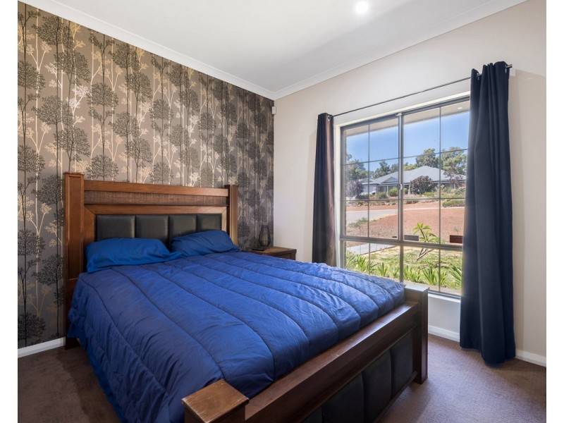 24 Blissett Drive, Bedfordale WA 6112