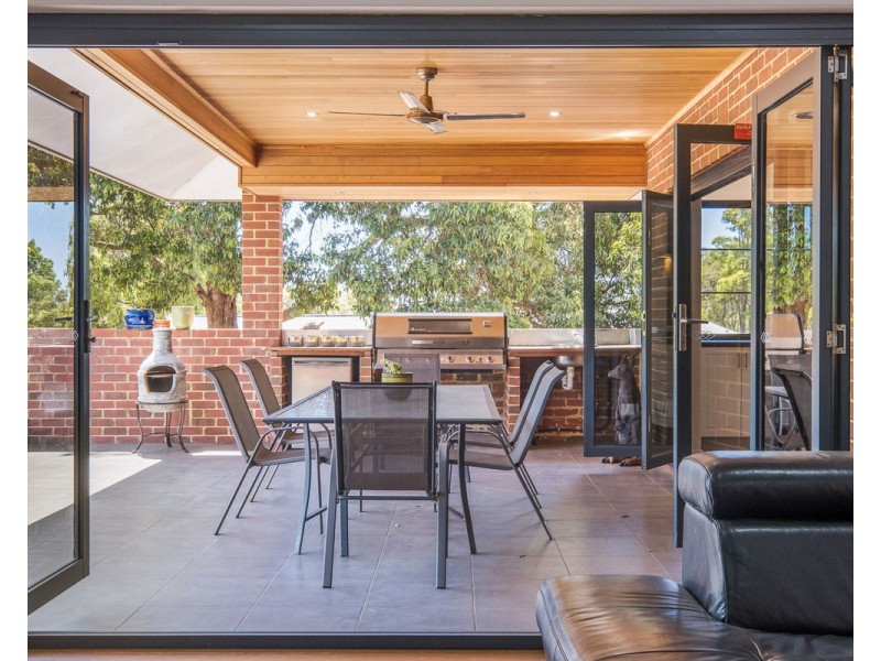 24 Blissett Drive, Bedfordale WA 6112