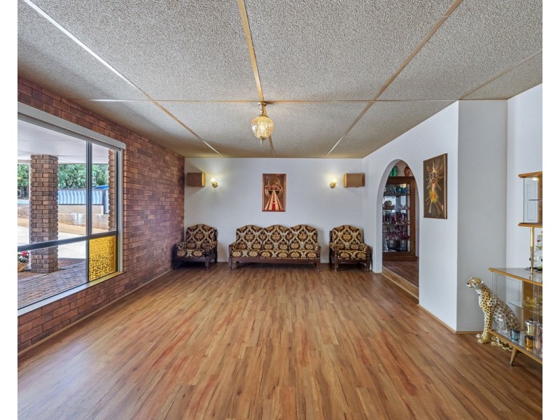 210 Peet Road, Roleystone WA 6111