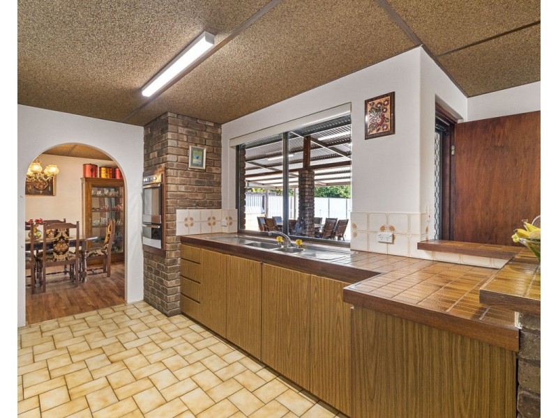 210 Peet Road, Roleystone WA 6111