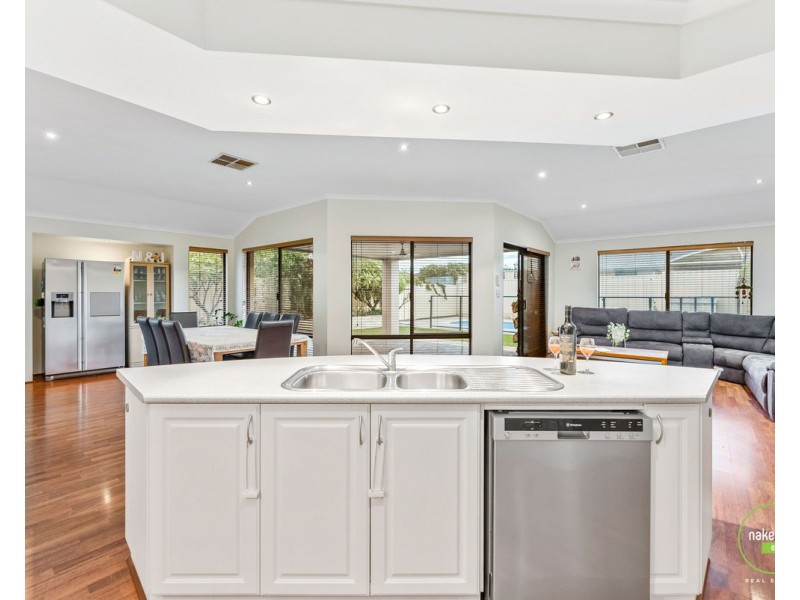 11 Laguna Way, Canning Vale WA 6155