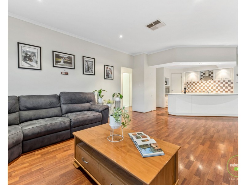 11 Laguna Way, Canning Vale WA 6155