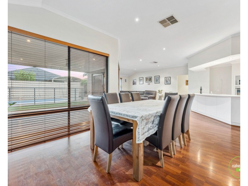 11 Laguna Way, Canning Vale WA 6155