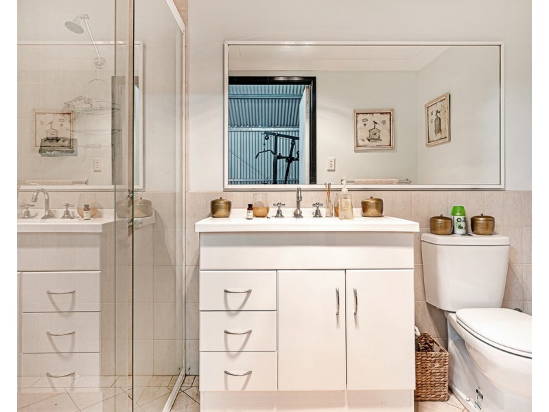 33 Frances Gregory Drive, Bedfordale WA 6112